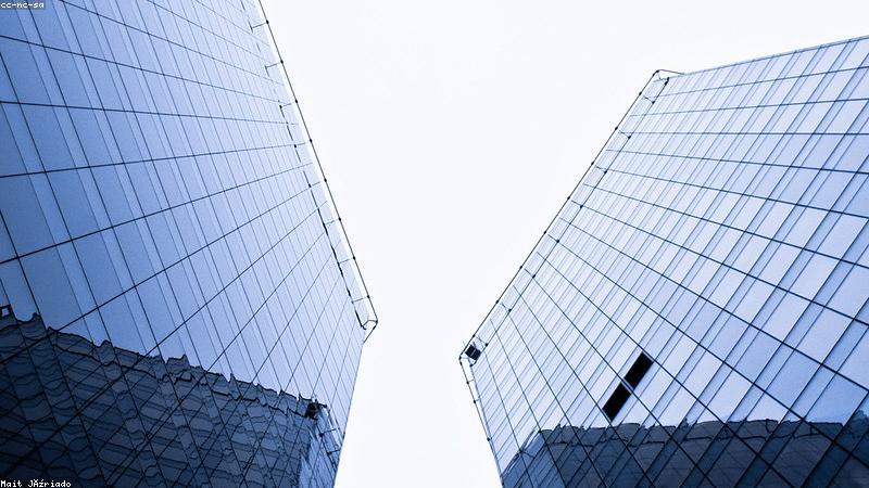 motrix 团队在工作室调试多协议下载引擎